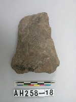 藏品(淺腰打製石斧)的圖片